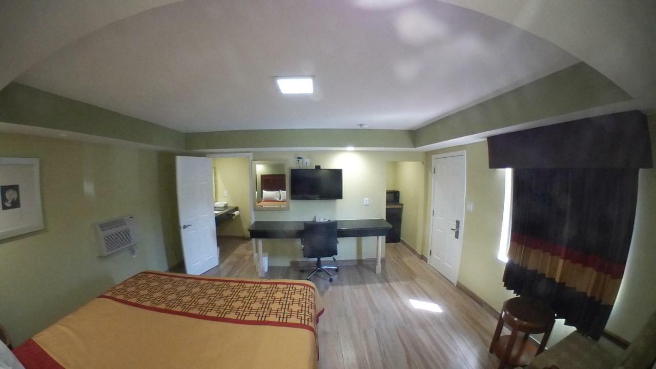Travel Inn Of 리비에라비치 외부 사진